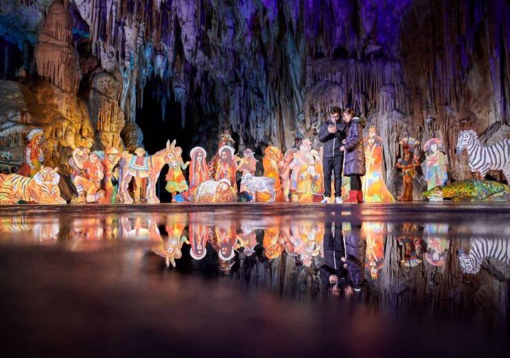 Nativity by Ejti Stih