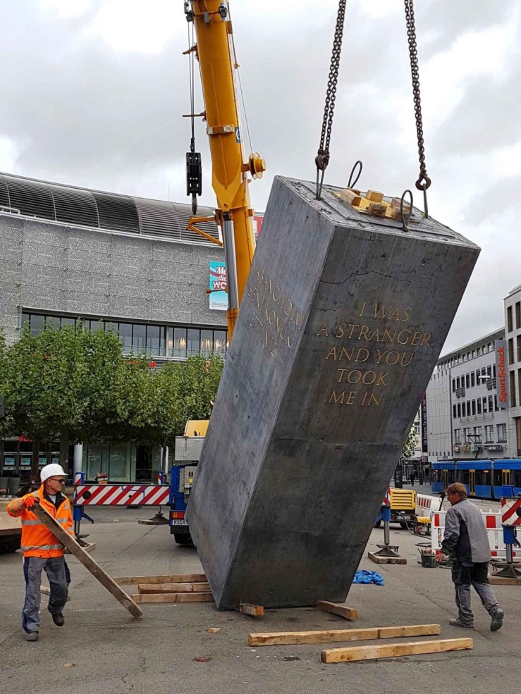 Immigrant memorial removed