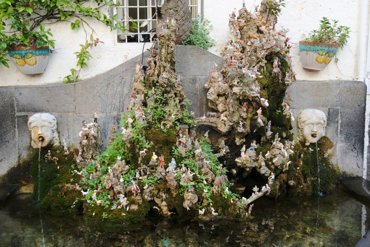 Amalfi Nativity Fountain (ArtandTheology.org)