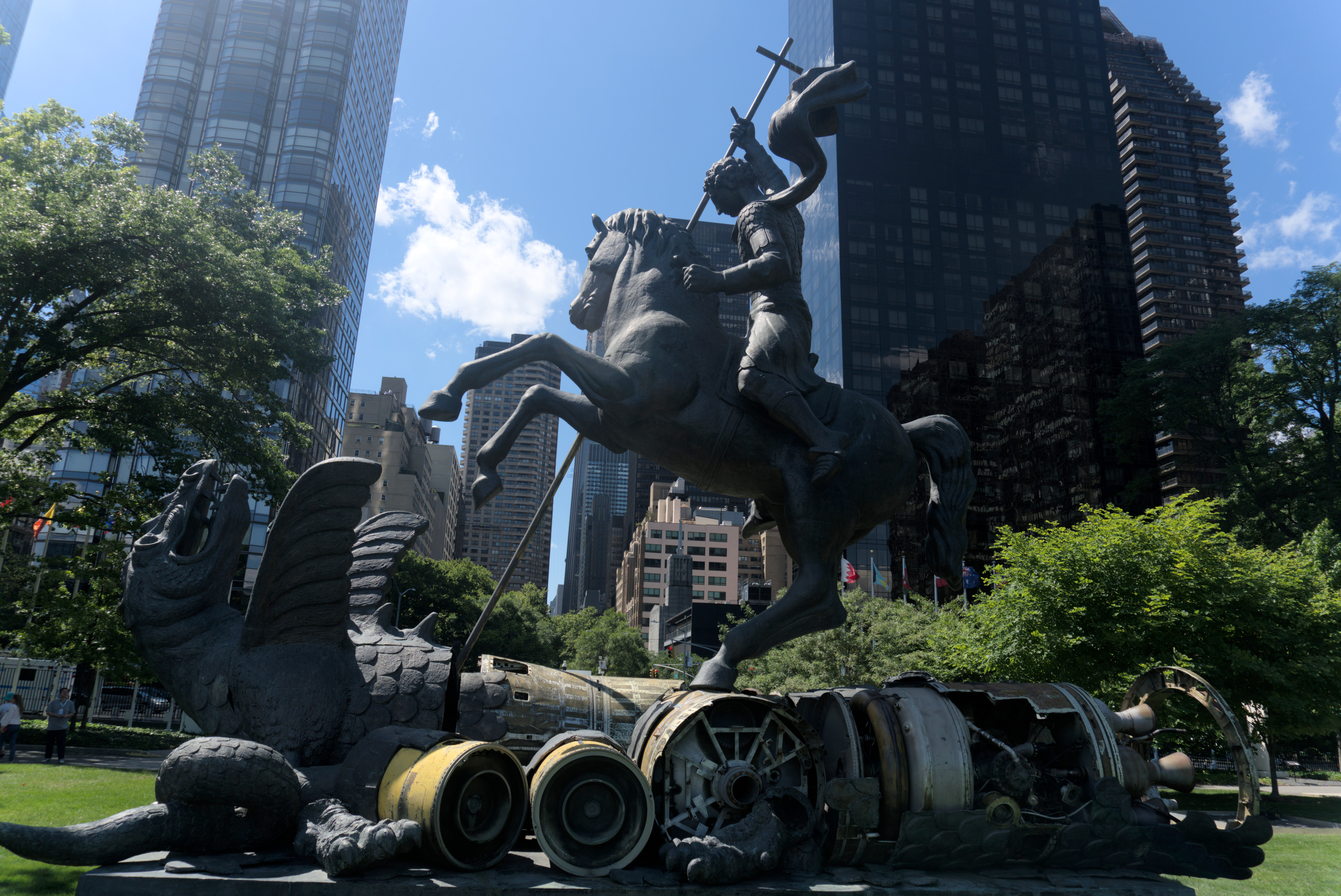 Tsereteli, Zurab_Good Defeats Evil (back)