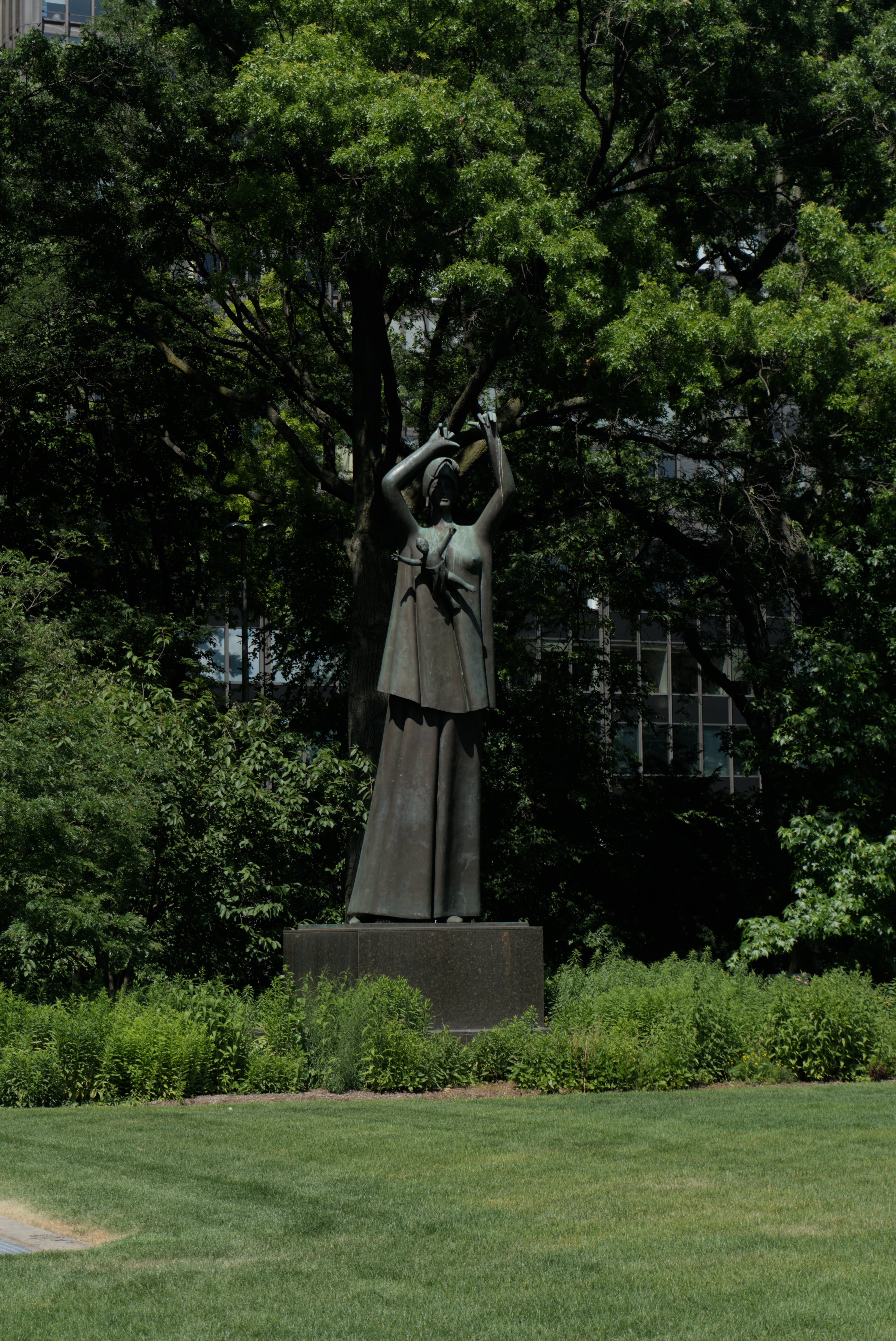 Manzù, Giacomo_Mother and Child